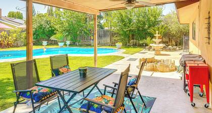 7 Mi to Dtwn: Poolside Paradise in Bakersfield!