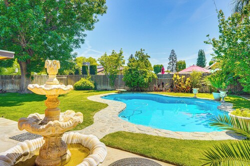 7 Mi to Dtwn: Poolside Paradise in Bakersfield!