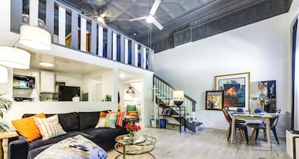 7 Mi to Dtwn: Charming Couple's Cove in Cincinnati