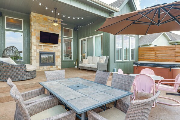 House (4 Bedrooms) | Front of property