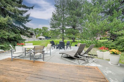 11 Mi to Bear World: Riverfront Getaway in Rigby