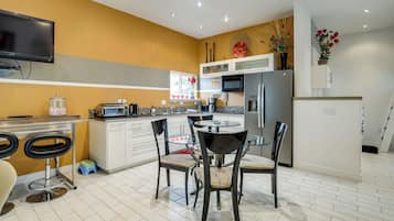 House (1 Bedroom) | Interior