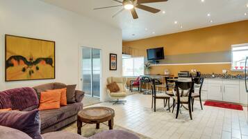 ํ์ฐ์ค (1 Bedroom) | ๋ด๋ถ