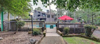 1 Mi to Boating: Pool-view Haven in Lake Hamilton!