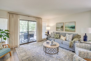 Apartment (2 Bedrooms) | Interior - 1 Mi to Boating: Pool-view Haven in Lake Hamilton! (Hot Springs)