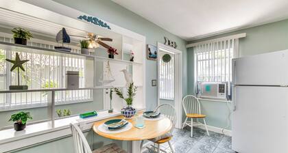 < Half-mi to Shore: Walkable Apt in St Pete Beach!
