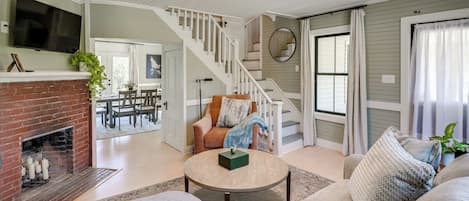 House (5 Bedrooms) | Interior