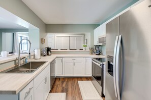 House (5 Bedrooms) | Interior