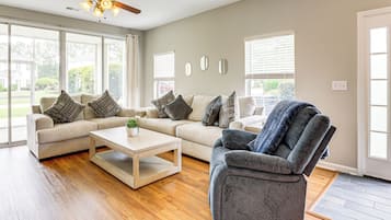 Apartment (3 Bedrooms) | Front of property