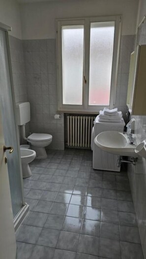 Classic Apartment | Bathroom
