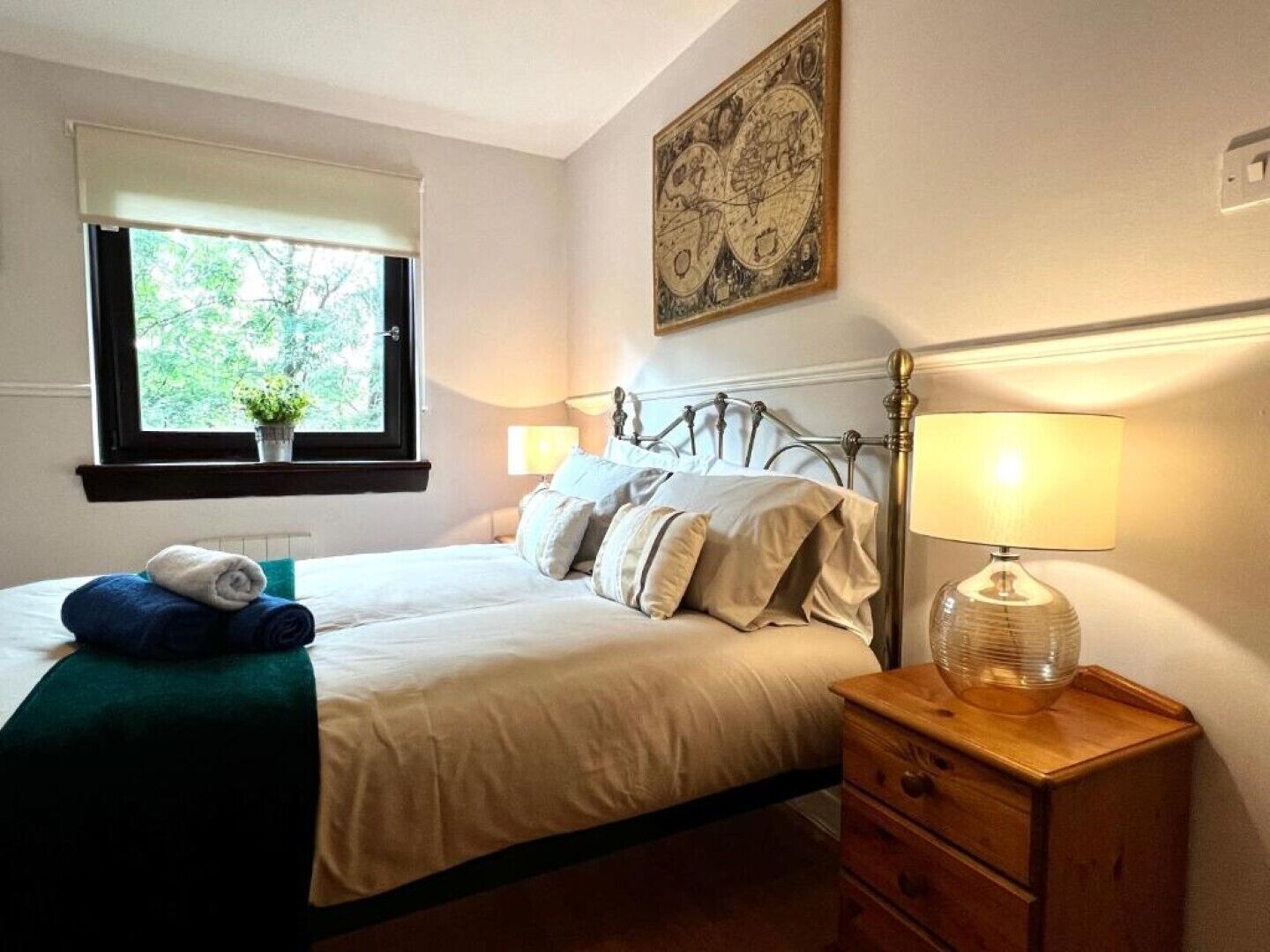 2 bedrooms, iron/ironing board, WiFi, bed sheets