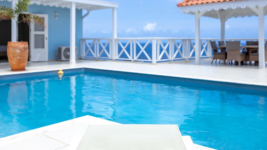 Ocean Whisper Villa in Sint Willibrordus