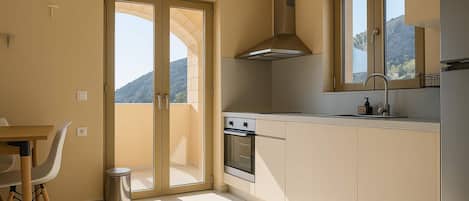 House | 1 bedroom, soundproofing, Internet