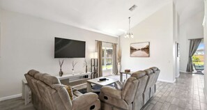 House | 6 bedrooms, Internet - Large 6BR Family Home w Pool Hot Tub Games Room (Kissimmee)