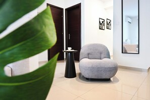 Deluxe Apartment | Living area - Icon Apartments (Thessaloniki)