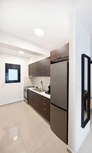 Appartement Deluxe | Cuisine privée | Réfrigérateur, four, plaque de cuisson