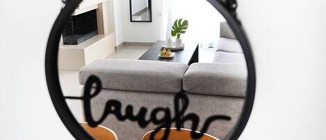 Departamento Deluxe, balcón | Área de sala de estar
