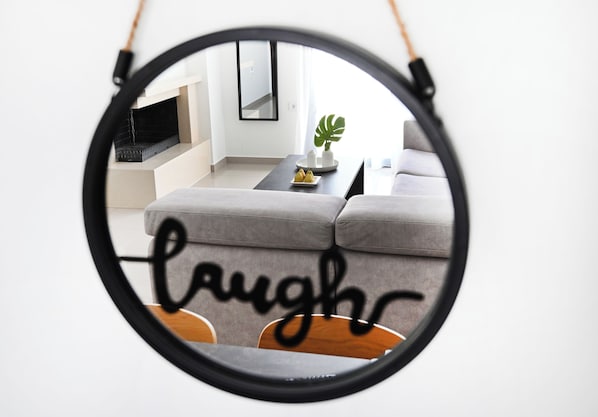 Deluxe-Apartment, Balkon | Wohnbereich