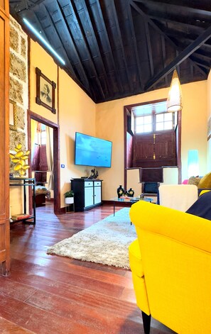 Smart TV - Traditional Full House - Gara & Chico (Garachico)