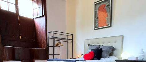 2 多间卧室、熨斗/熨衣板、WiFi、床单