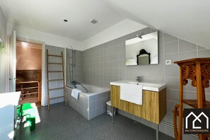 Toallas y papel de baño