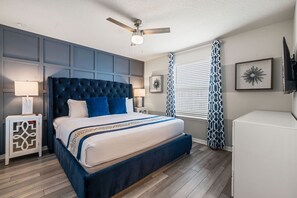 10 室のベッドルーム、デスク、アイロン / アイロン台、旅行用ベビーベッド