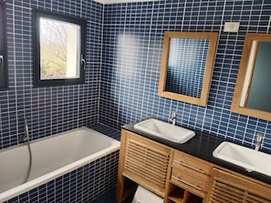Dusche, Haartrockner, Toilettenpapier