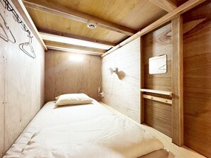 Shared Dormitory, Women only, Non Smoking | Langsir/tirai gelap terus, Wi-fi percuma 