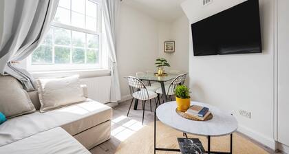 Modern London stay near Nothing Hill