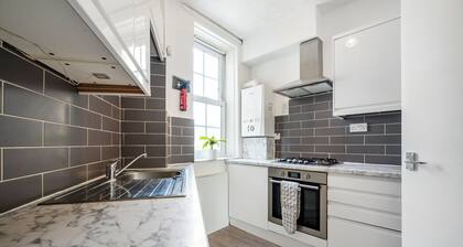 Modern London stay near Nothing Hill
