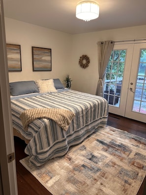 4 bedrooms, desk, iron/ironing board, free WiFi