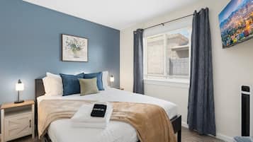 3 bedrooms, iron/ironing board, WiFi, bed sheets