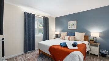 3 soverom, strykejern/-brett, wi-fi og sengetøy