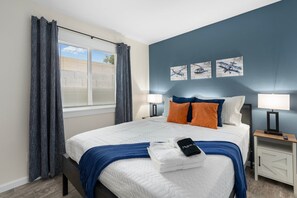 3 bedrooms, iron/ironing board, WiFi, bed sheets