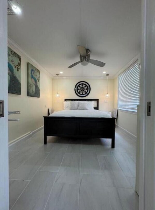 1 habitación, tabla de planchar con plancha, wifi y ropa de cama