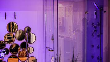 Jetted tub, hair dryer, towels, toilet paper