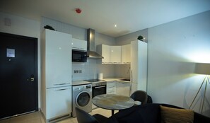 Apartment, Balcony | Private kitchen