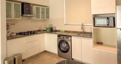 Modern 2BR w Pool Near Candolim and Coco Beach