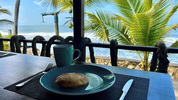 House, 3 Bedrooms, Smoking, Patio | Outdoor dining