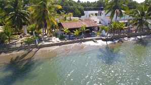 Unclassified image, 3 of 32, button - Beachfront Cabin With Wi-fi (Tolú)