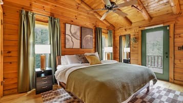 6 bedrooms, desk, iron/ironing board, travel crib