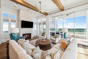 Smart TV, fireplace