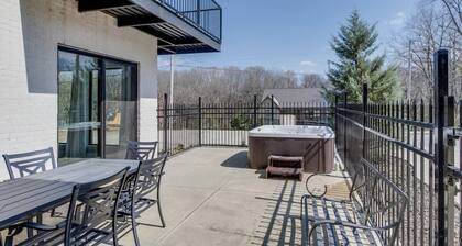 Olive Branch Villa by the river