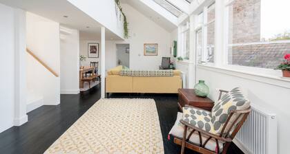 The Stockbridge Photography Studio, 3 bedrooms, 1 bath