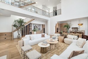 Smart-TV, peis og kontorer