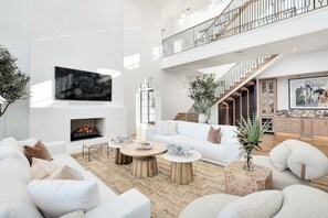 Smart-TV, peis og kontorer