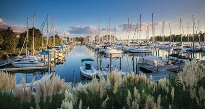 Serene 1 Bedroom Getaway - Golf, Lake, Swim, Fish, Play, RELAX