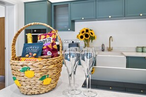 Micro-ondes, four, plaque de cuisson, lave-vaisselle