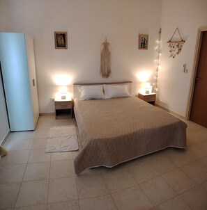 1 bedroom, WiFi, bed sheets