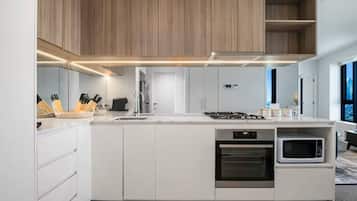 Réfrigérateur, micro-ondes, four, plaque de cuisson